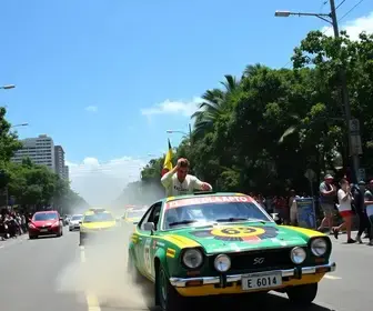 Flávio Bolsonaro faz carreata em SP com Tarcísio